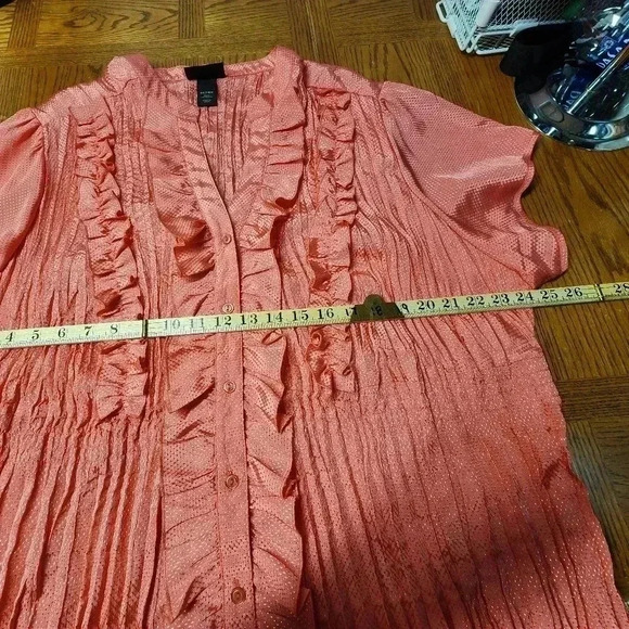 Lane Bryant Plus Size 26/28 Coral Peach Button Down Dress Shirt Pleated - Picture 4 of 7